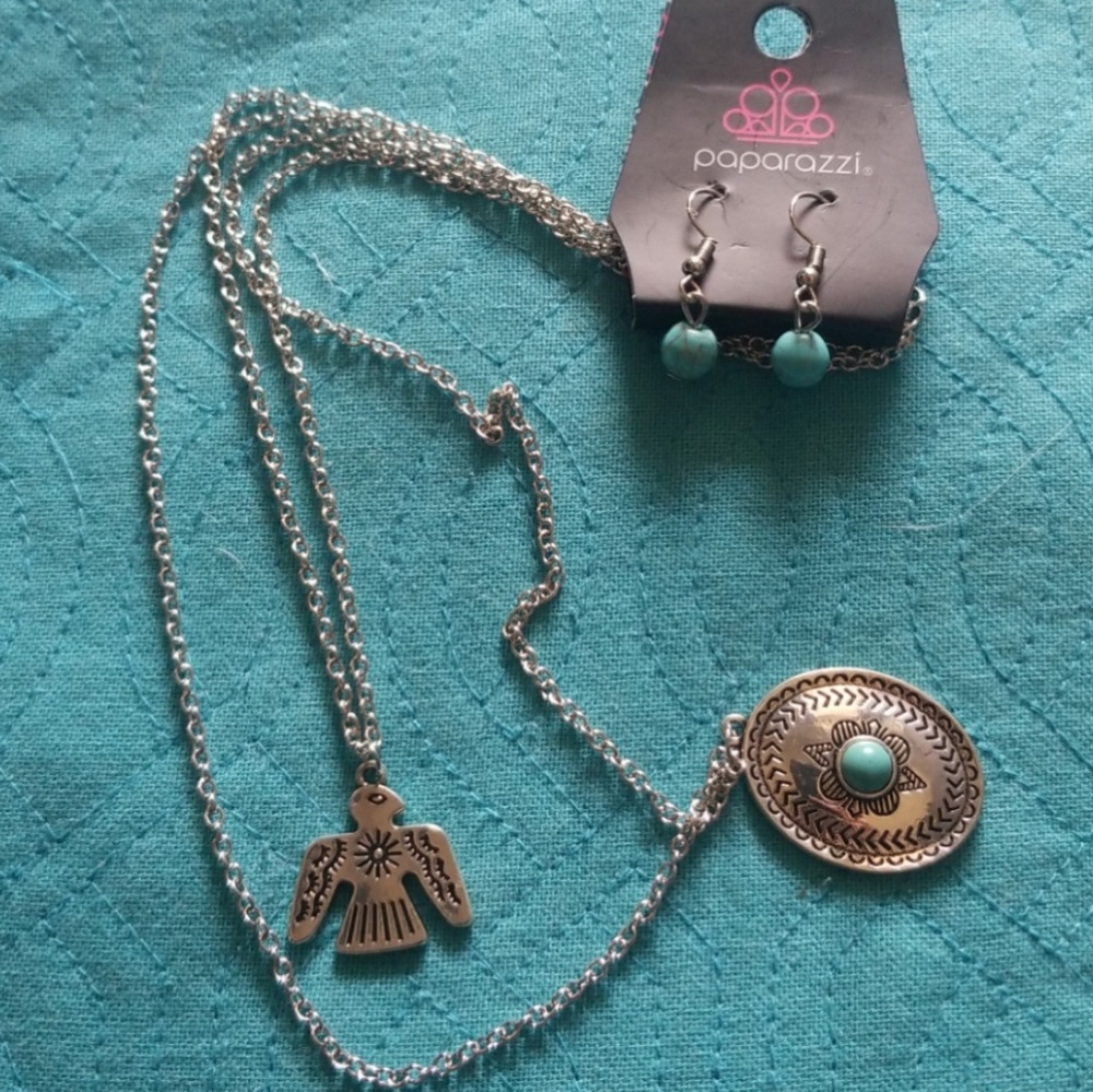 Beautiful Necklace & Earrings Set NWT